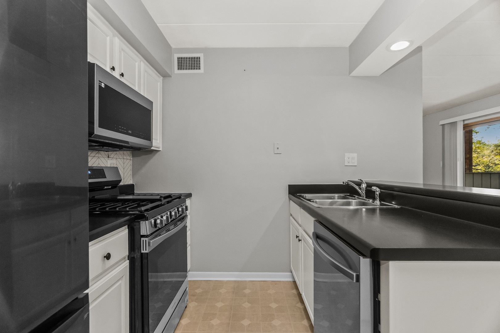 2310 Woodbridge Way, Lombard, IL 60148