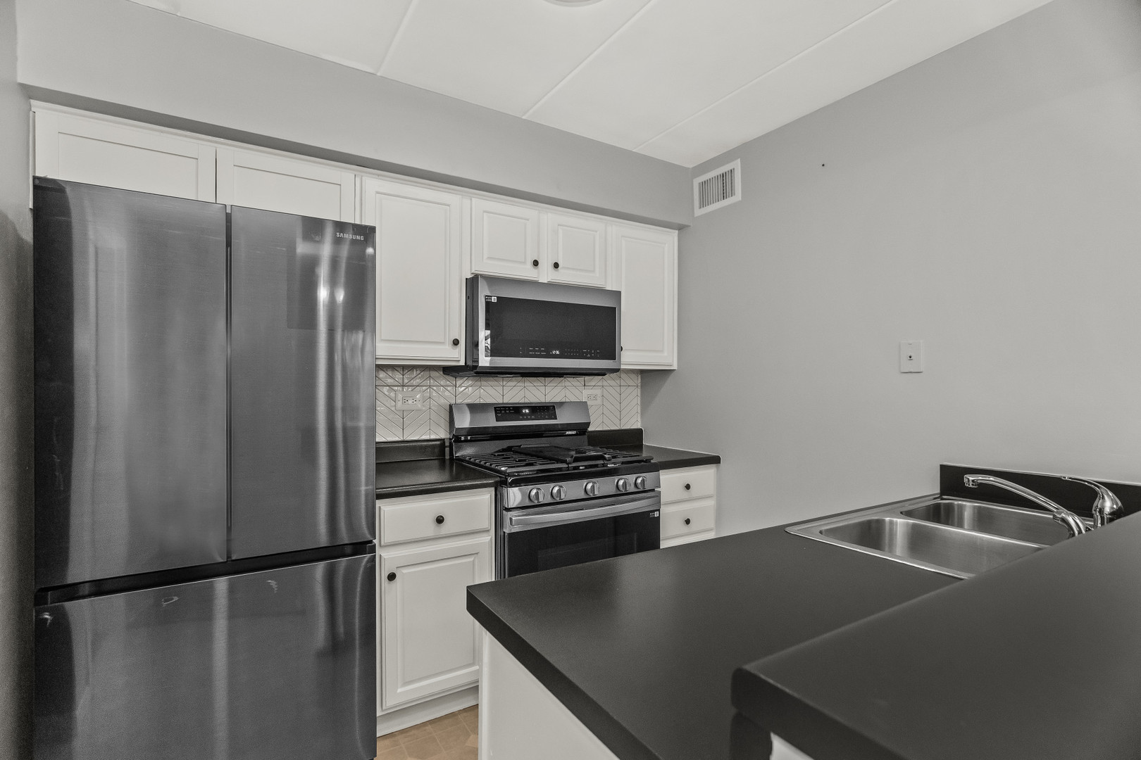 2310 Woodbridge Way, Lombard, IL 60148