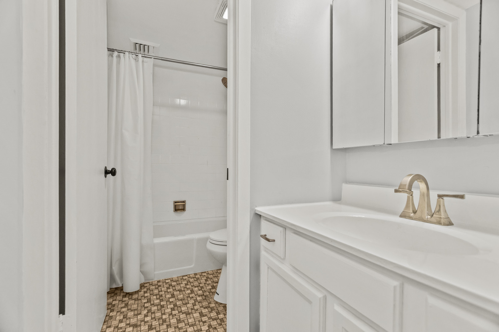 2310 Woodbridge Way, Lombard, IL 60148