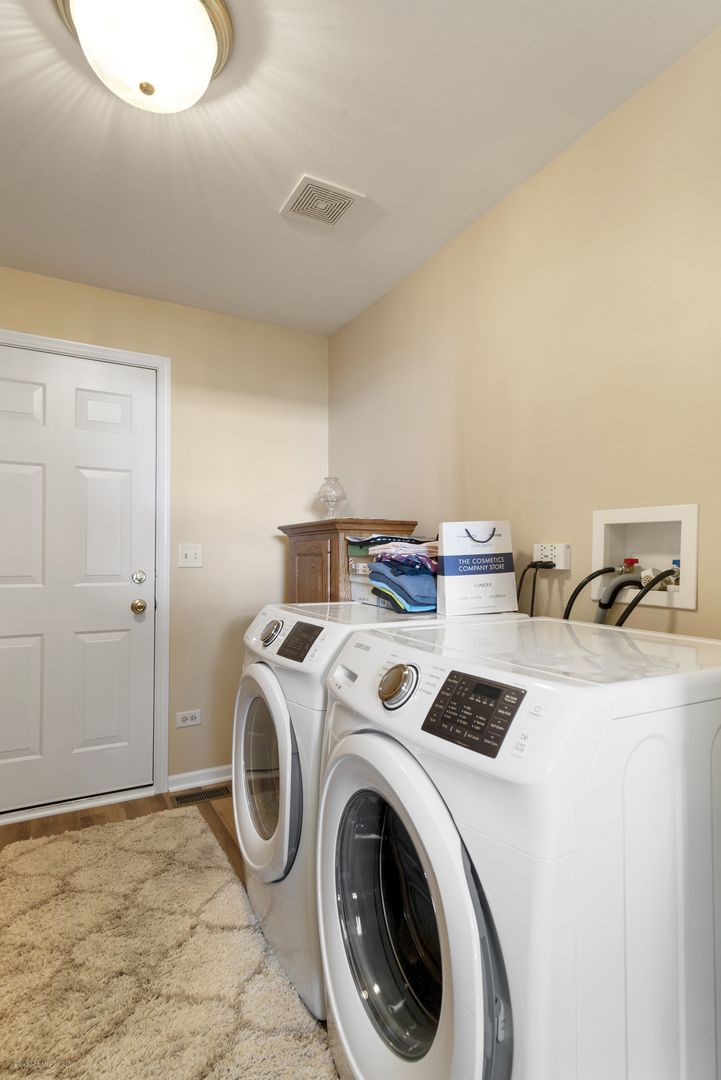 20524 MCGILVREY Drive, Crest Hill, IL 60403