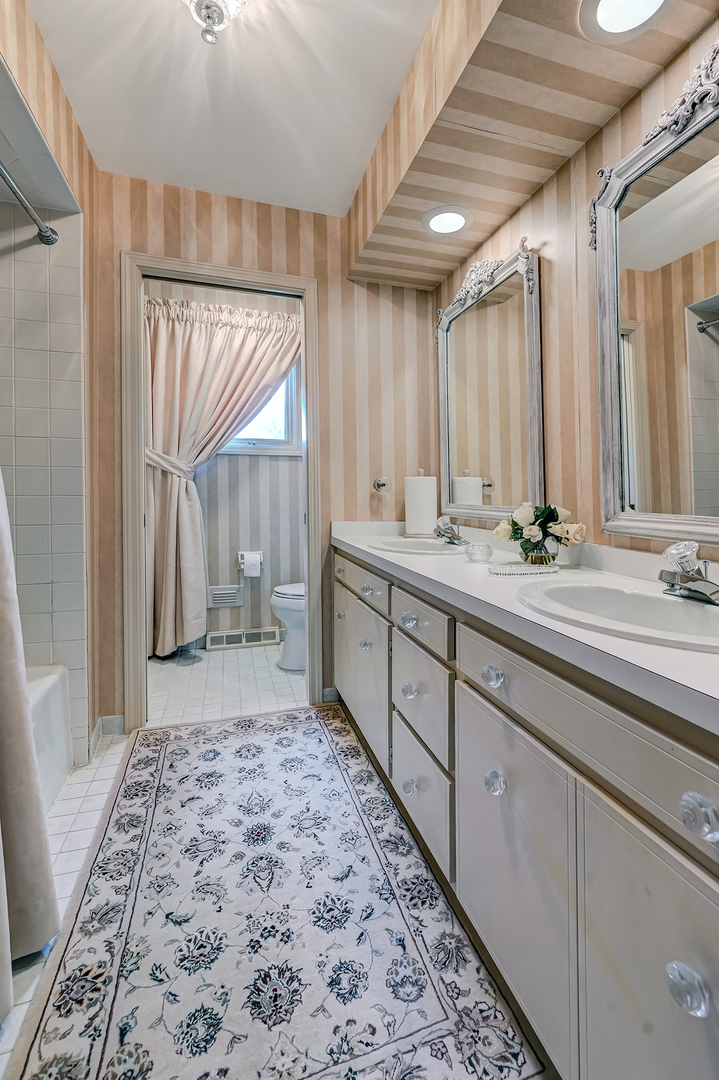 107 Stirrup Lane, Burr Ridge, IL 60527