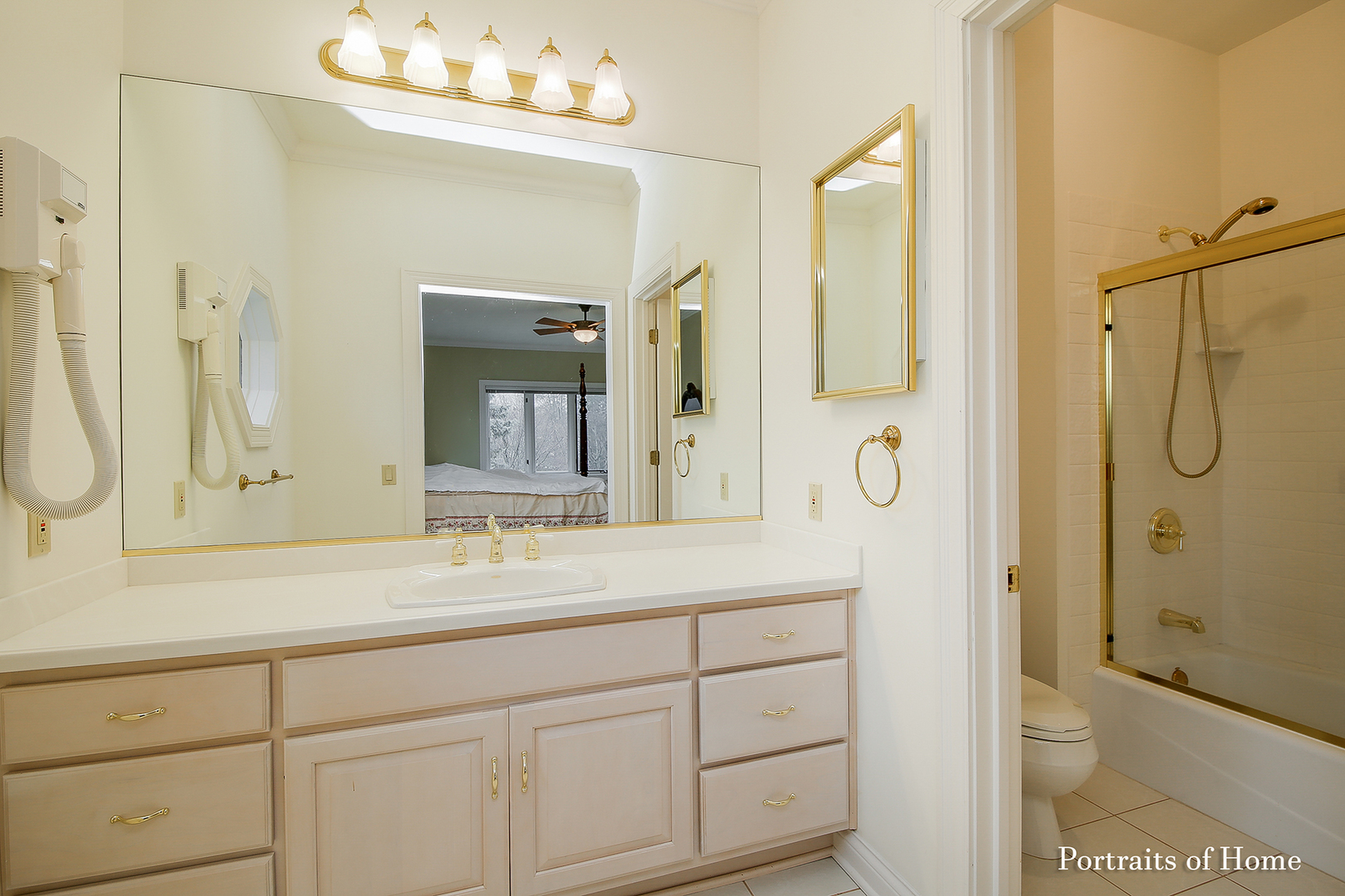 1115 Bridgeview Lane, Lake Forest, IL 60045