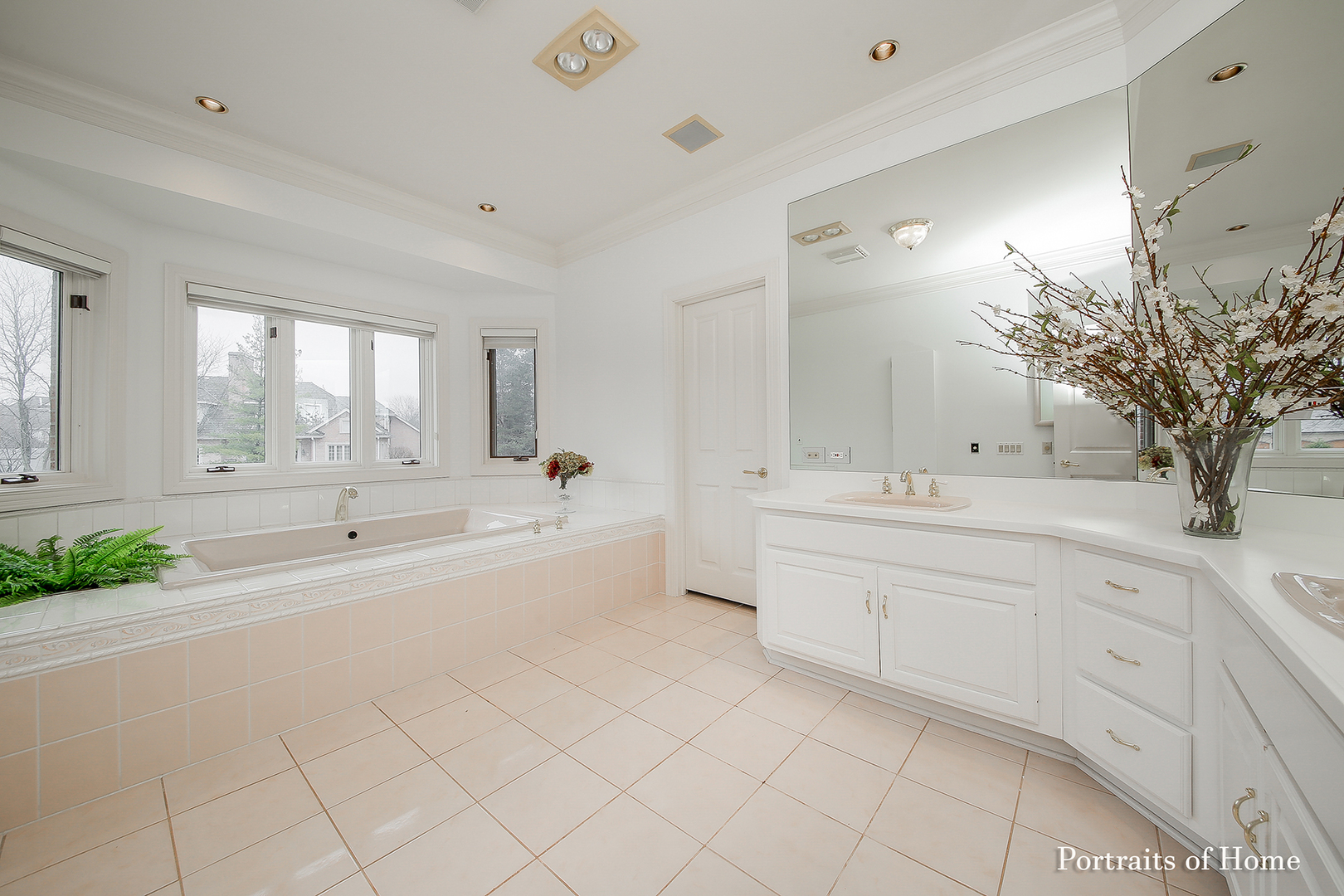 1115 Bridgeview Lane, Lake Forest, IL 60045