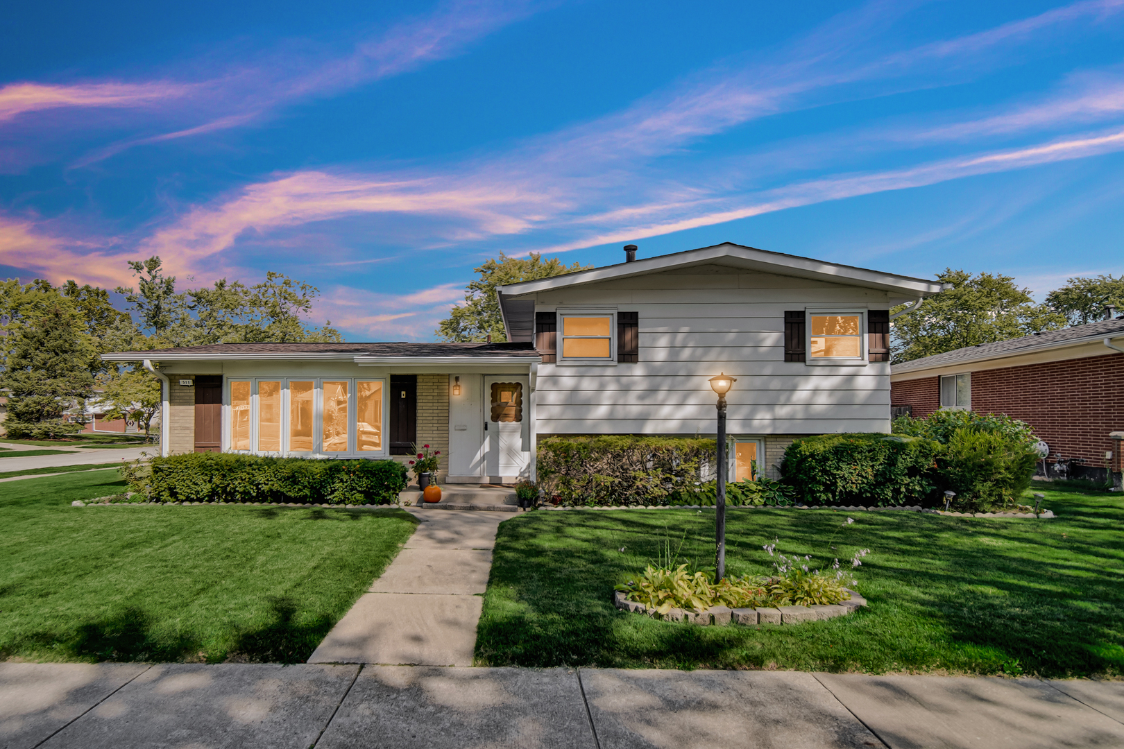 511 W Arquilla Drive, Glenwood, IL 60425