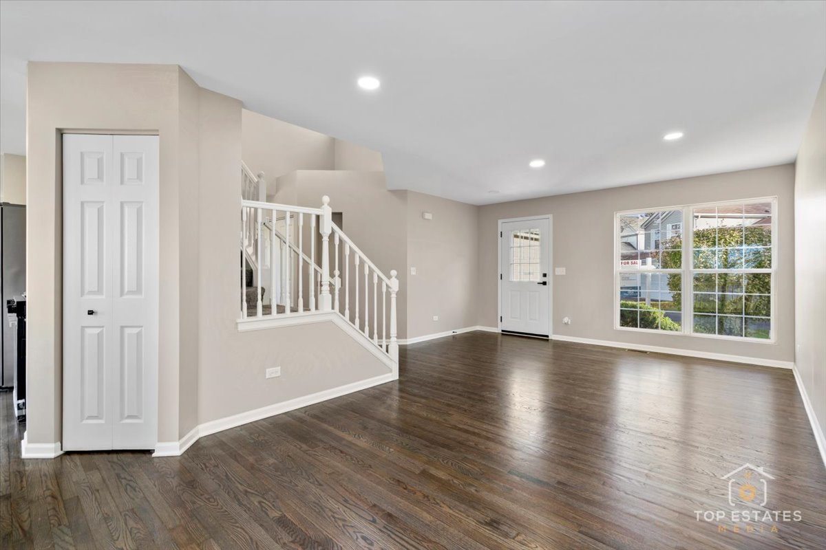 737 Springwood Drive, Joliet, IL 60431