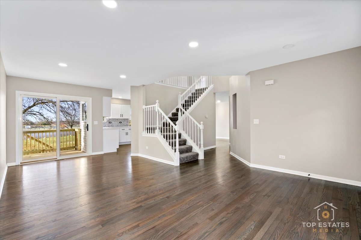 737 Springwood Drive, Joliet, IL 60431