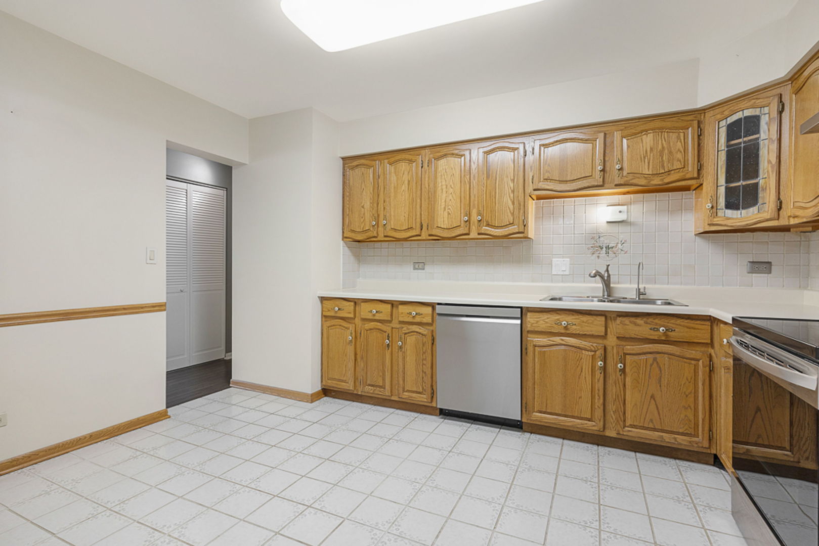 801 79th Street #103, Darien, IL 60561