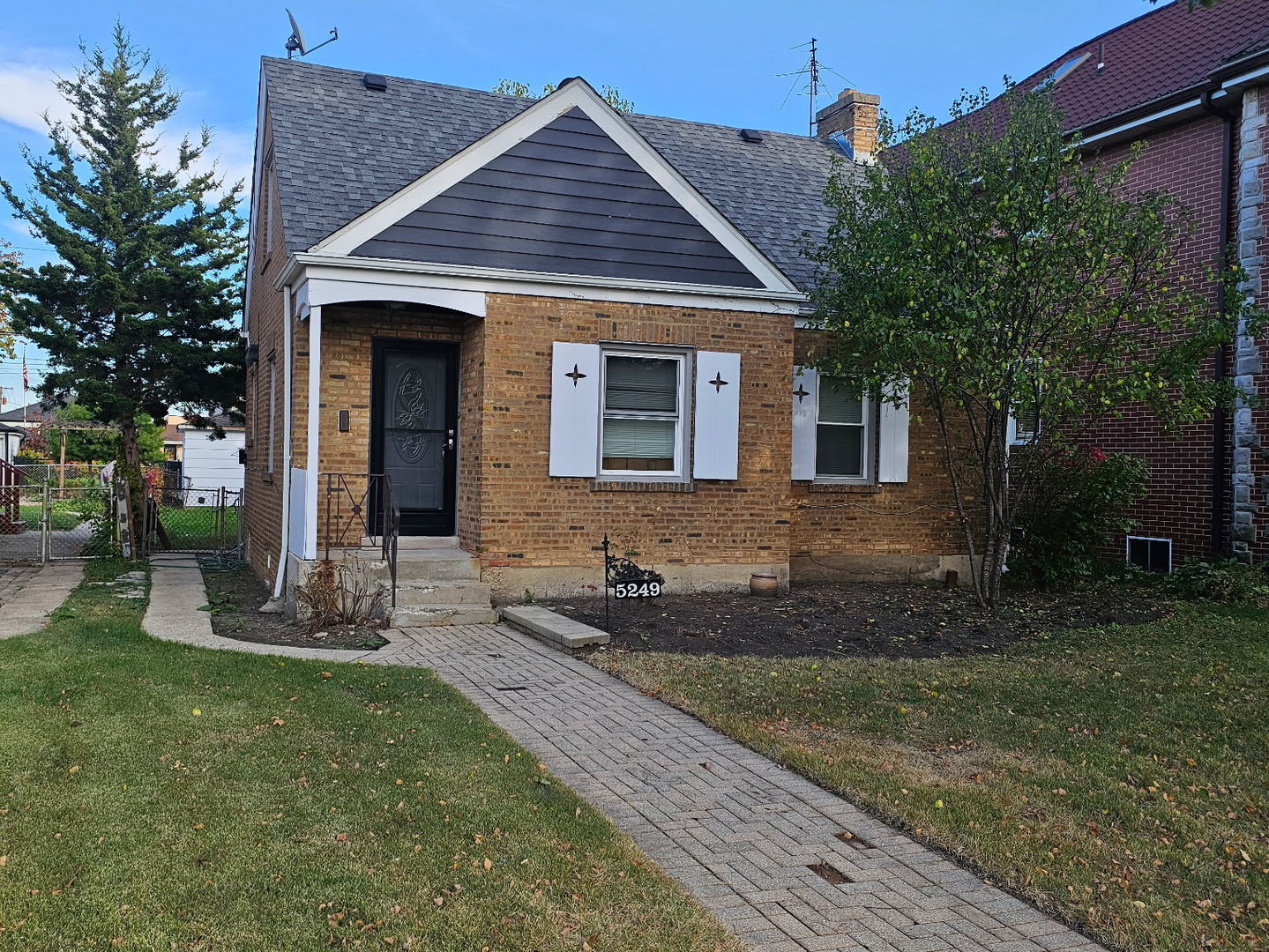 5249 N Osceola Avenue, Chicago, IL 60656