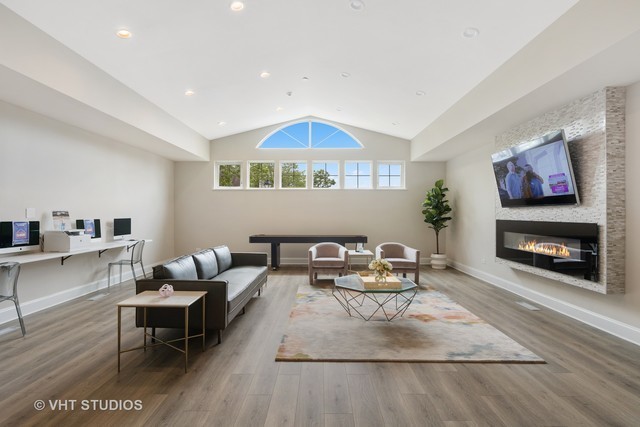 60 Sterling Circle #208, Wheaton, IL 60189