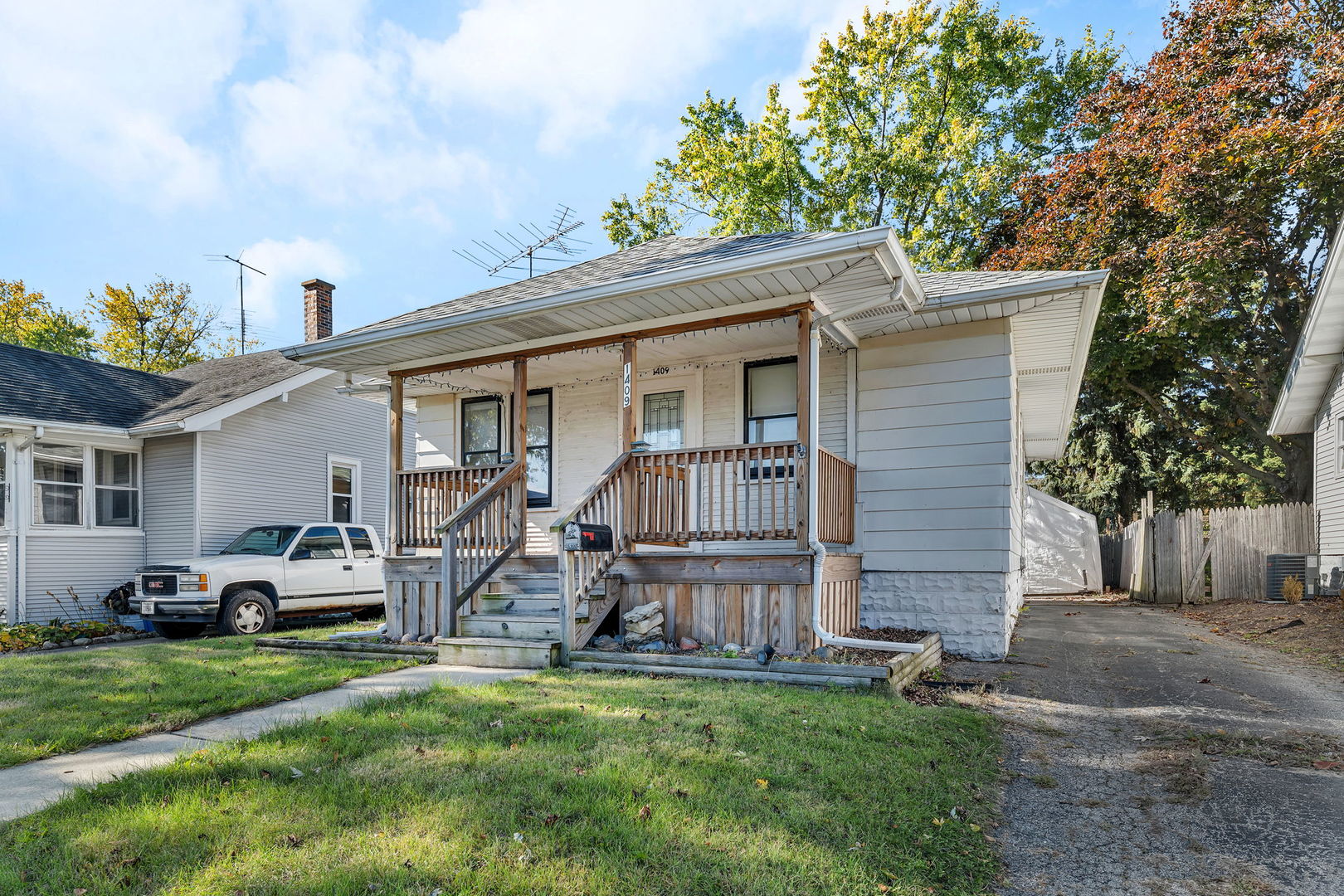 1409 N Raynor Avenue, Joliet, IL 60435