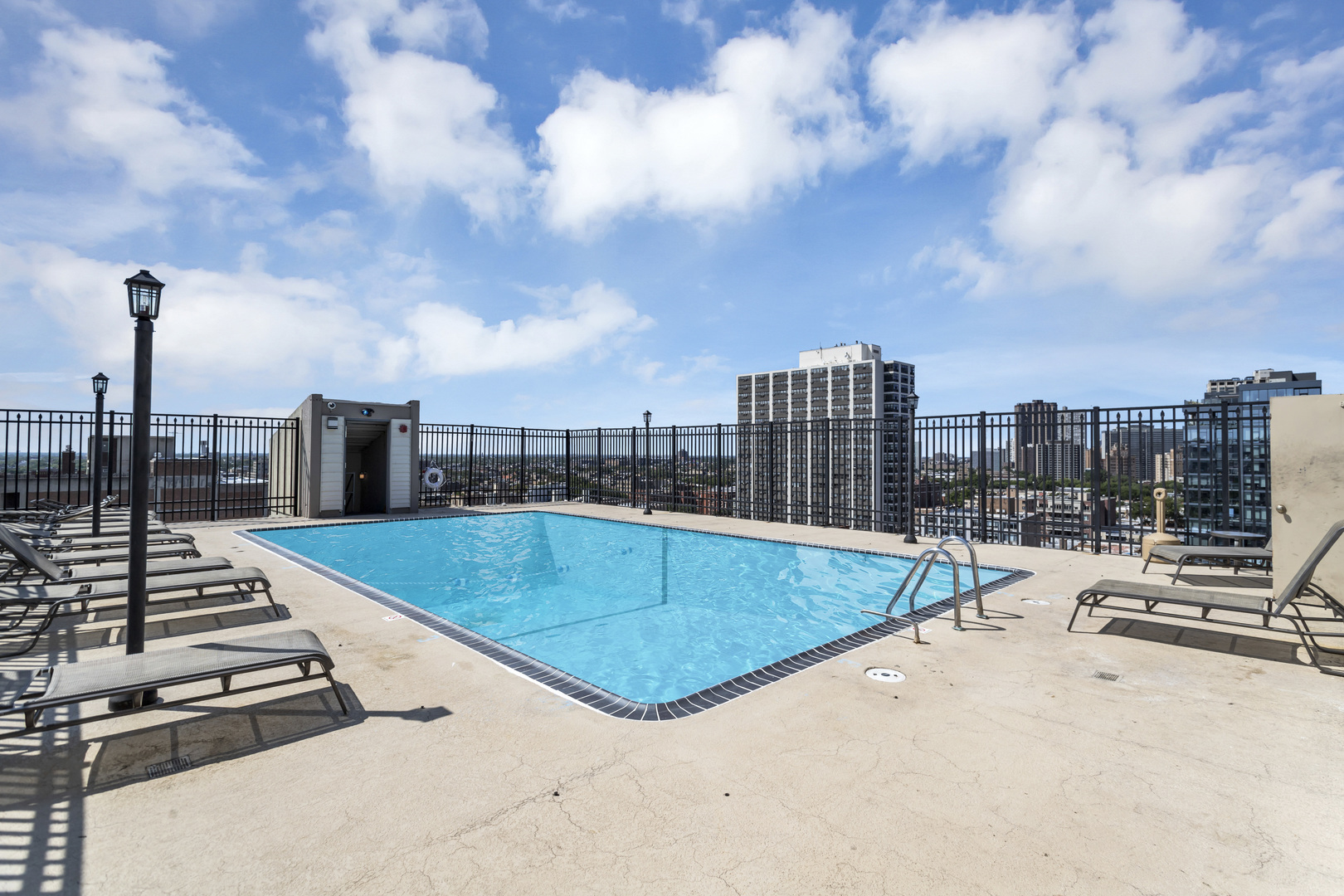 450 W Briar Place #13G, Chicago, IL 60657