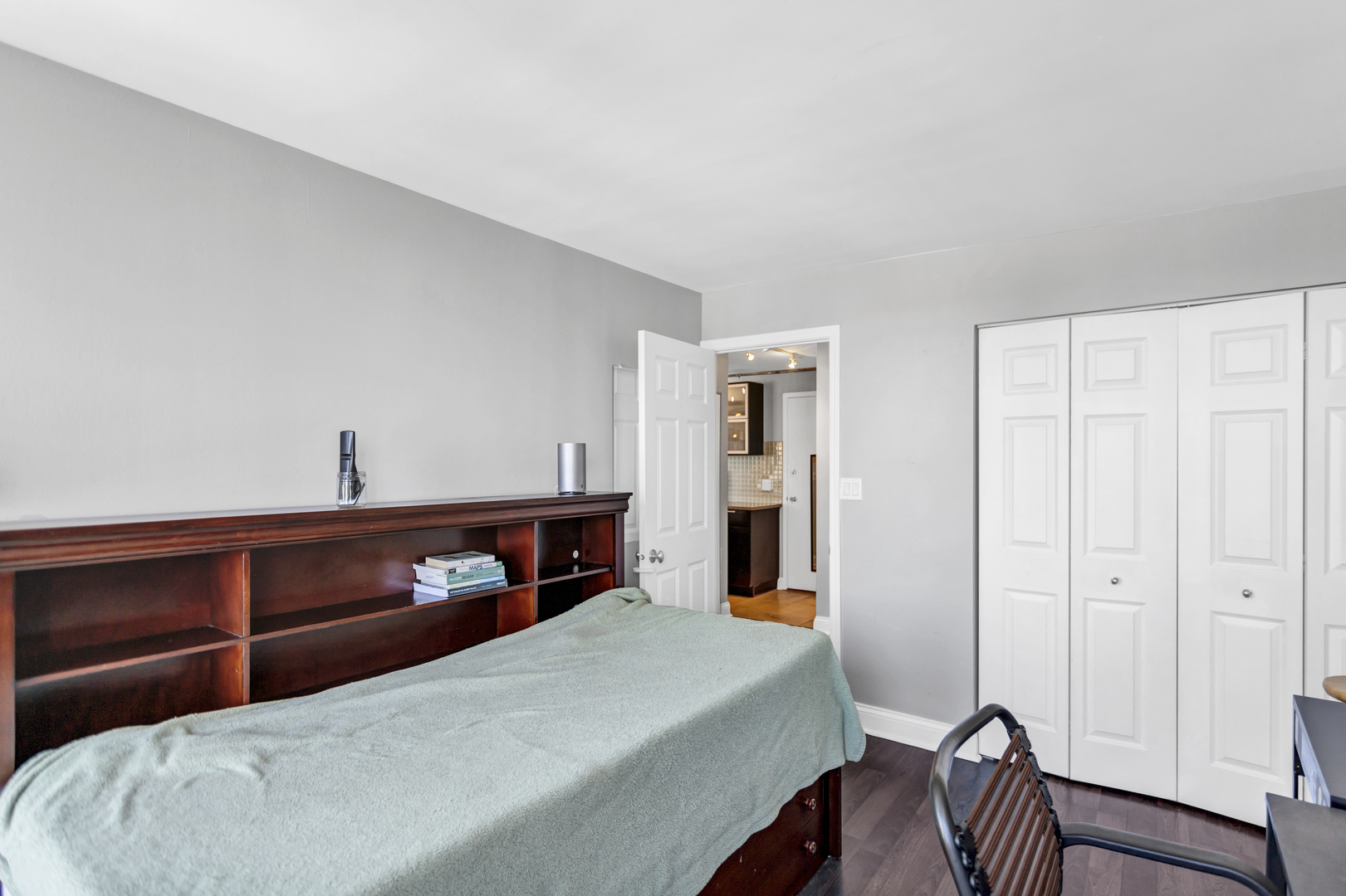 450 W Briar Place #13G, Chicago, IL 60657