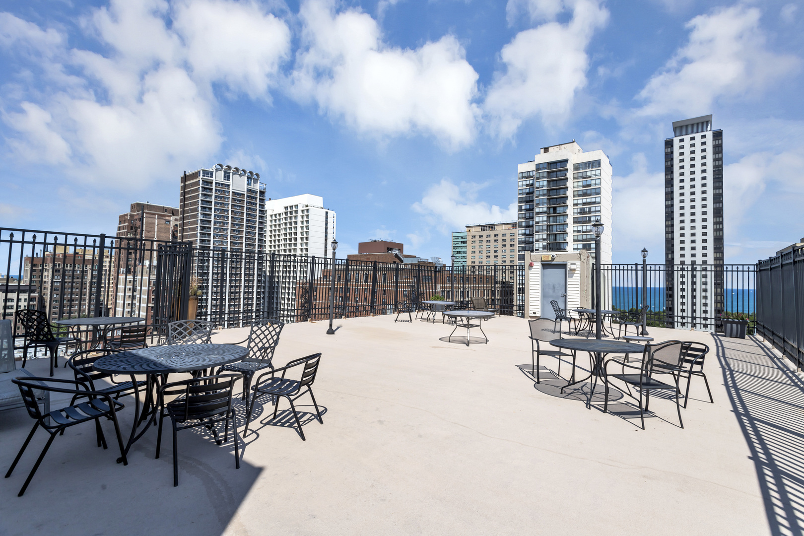 450 W Briar Place #13G, Chicago, IL 60657