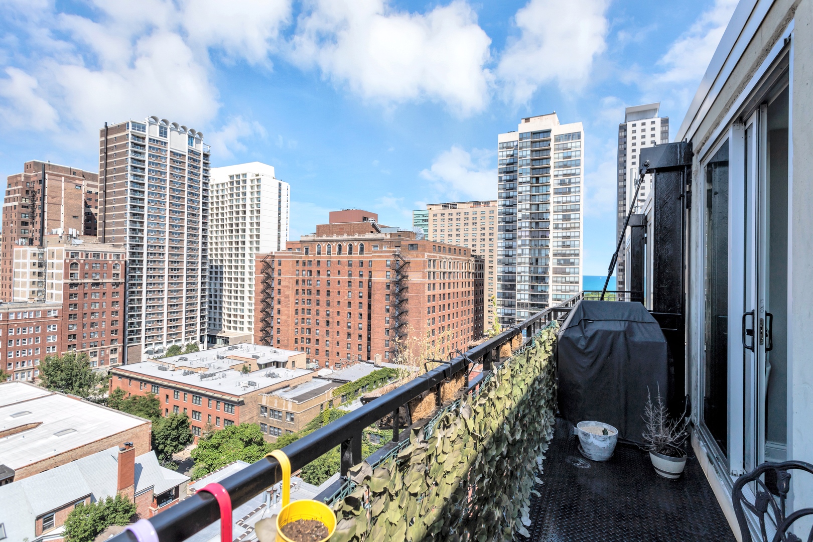 450 W Briar Place #13G, Chicago, IL 60657