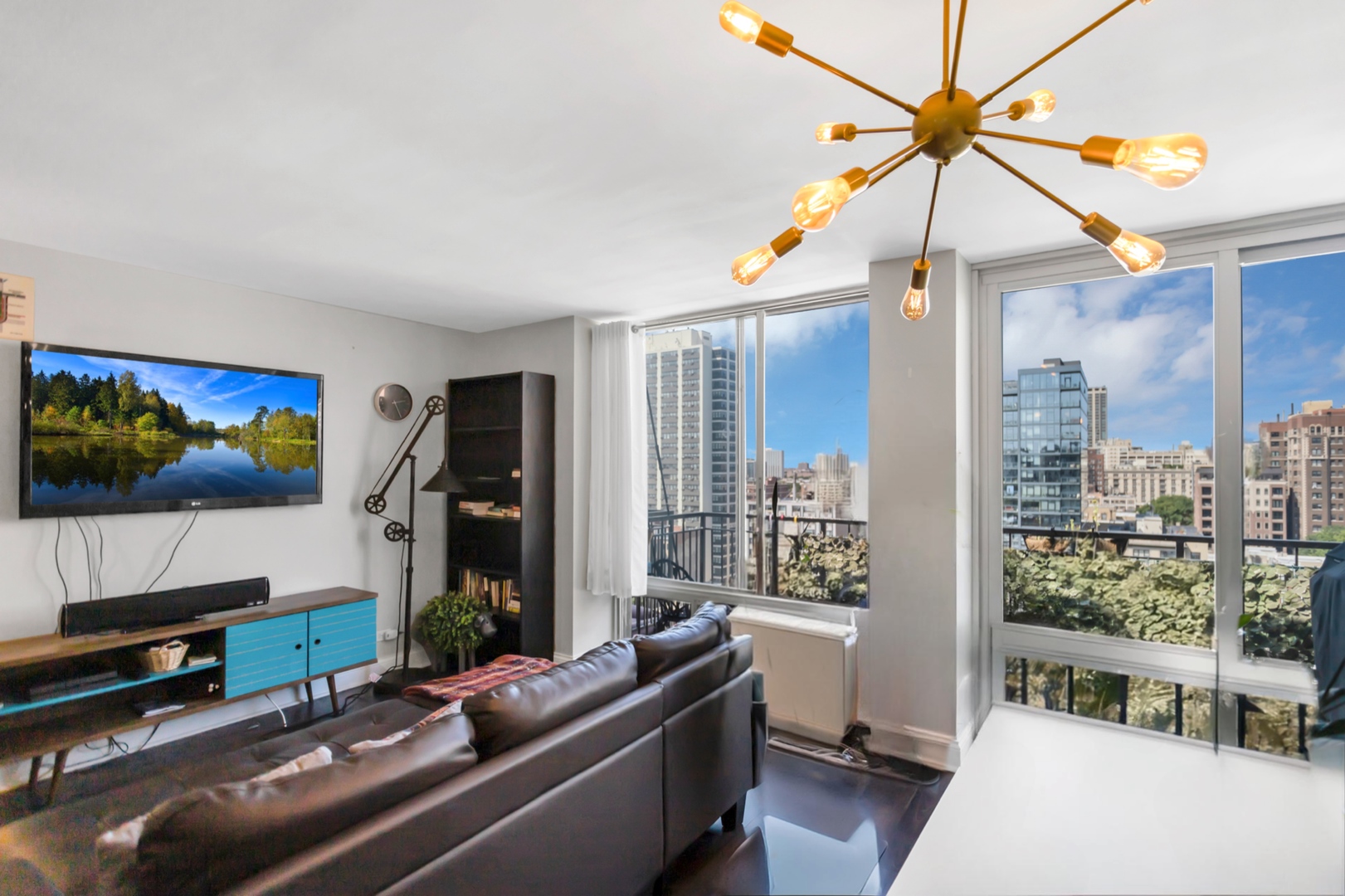 450 W Briar Place #13G, Chicago, IL 60657