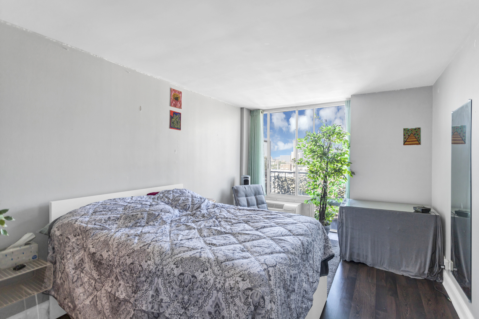 450 W Briar Place #13G, Chicago, IL 60657