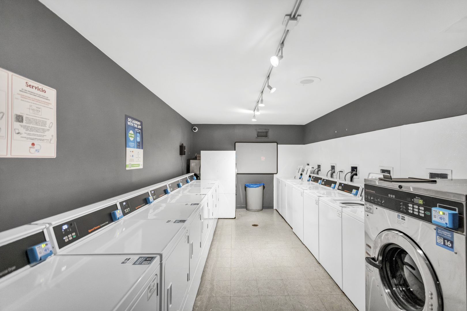 450 W Briar Place #13G, Chicago, IL 60657