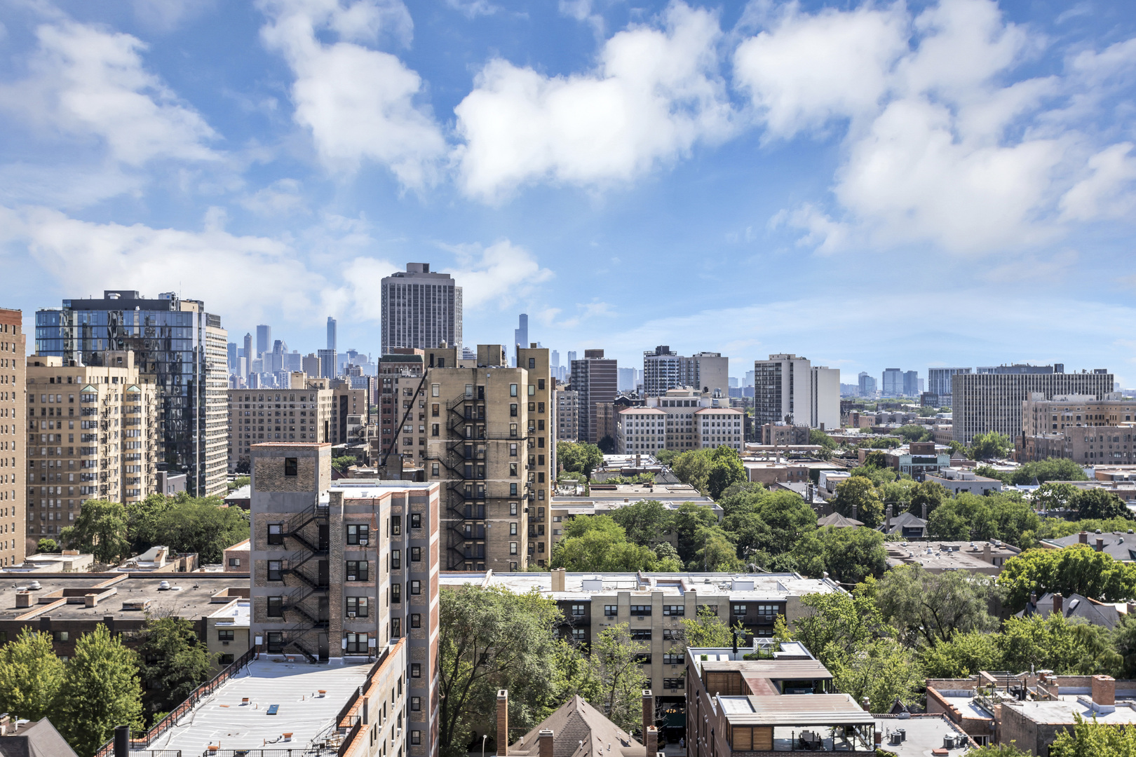 450 W Briar Place #13G, Chicago, IL 60657