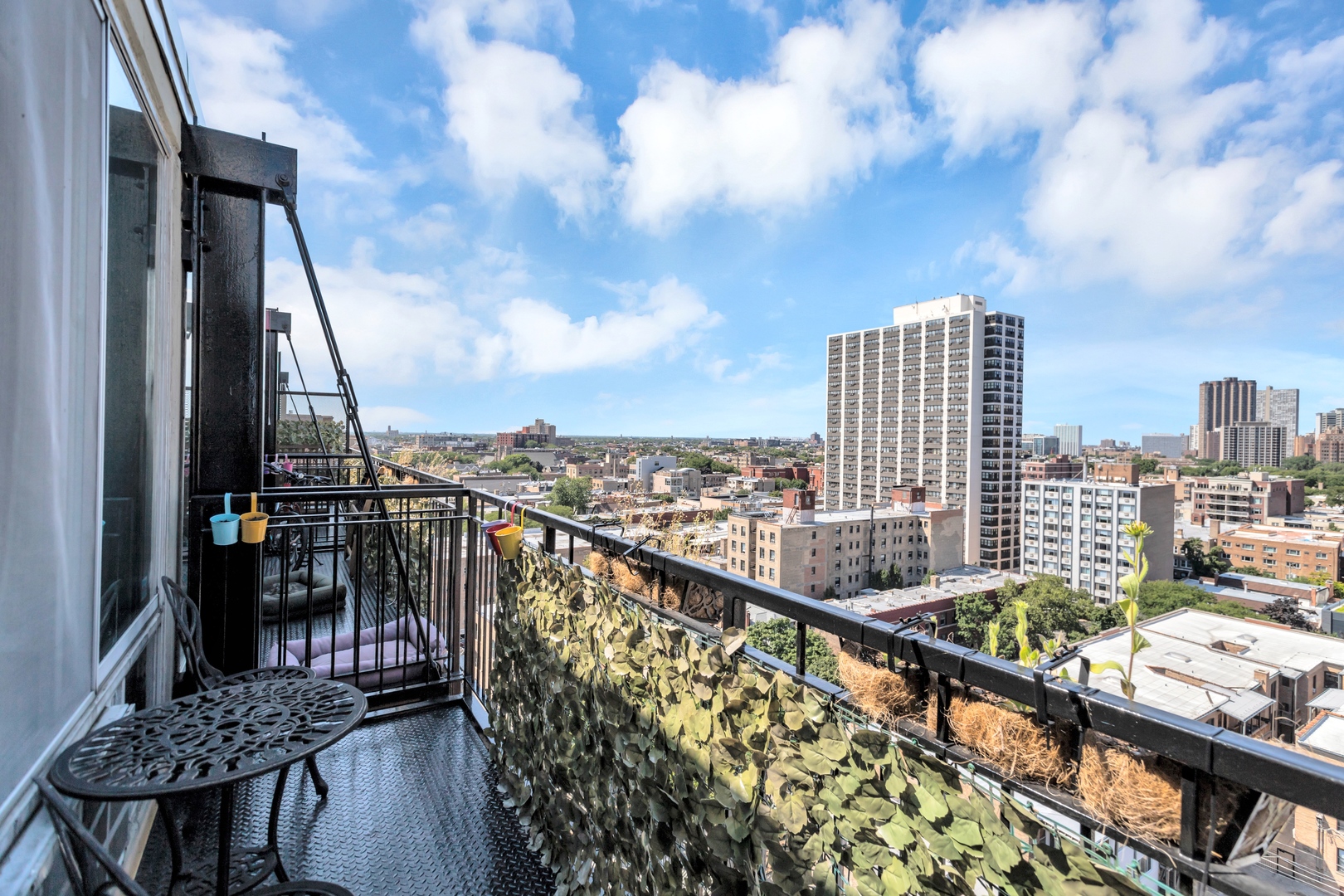 450 W Briar Place #13G, Chicago, IL 60657