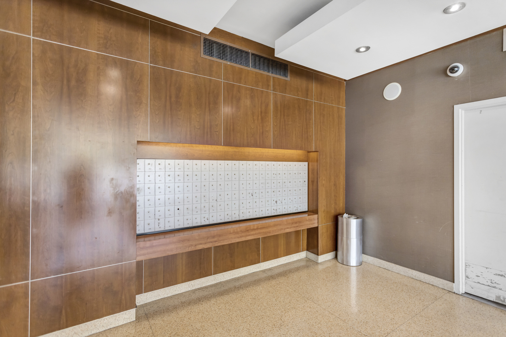 450 W Briar Place #13G, Chicago, IL 60657