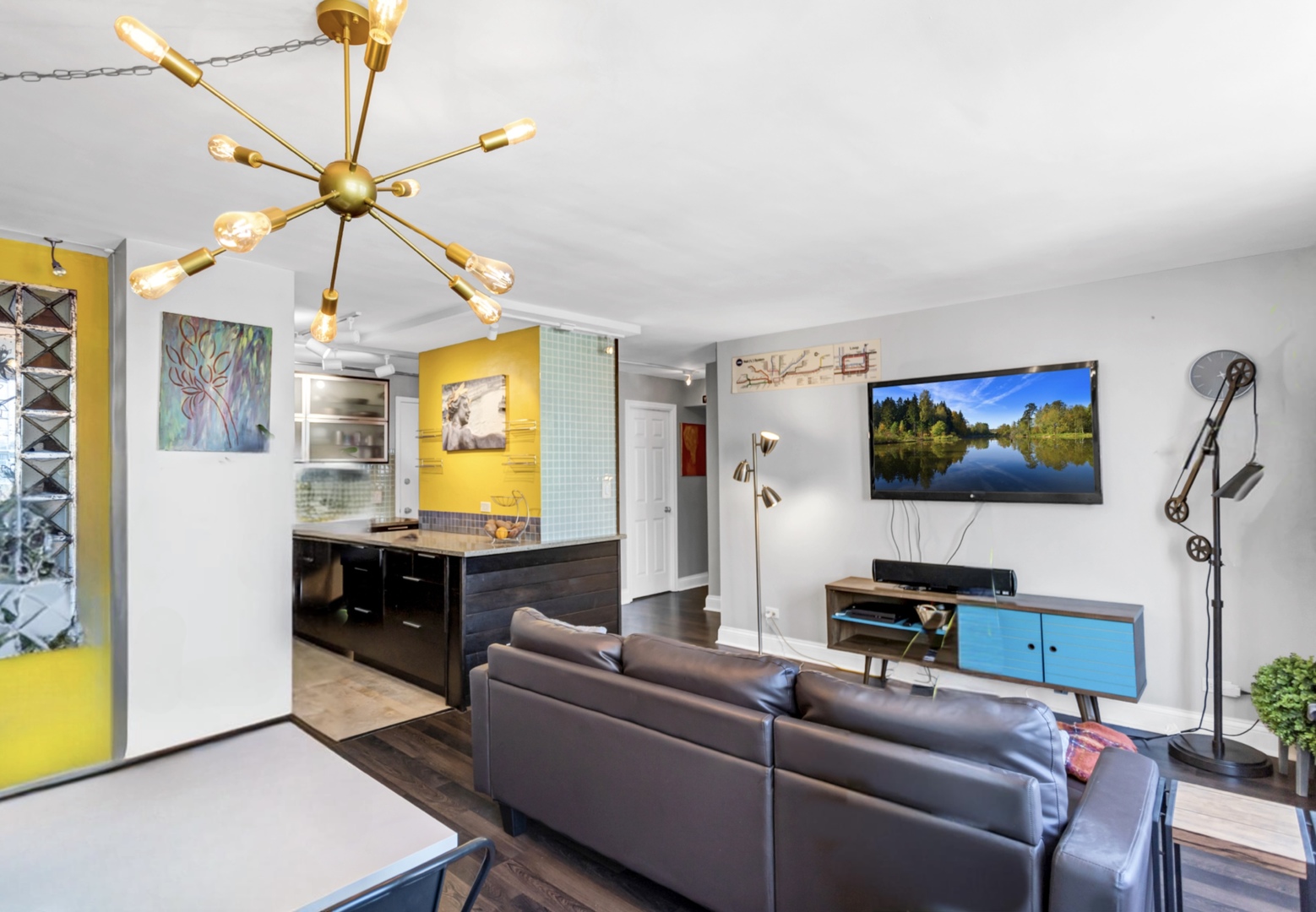 450 W Briar Place #13G, Chicago, IL 60657