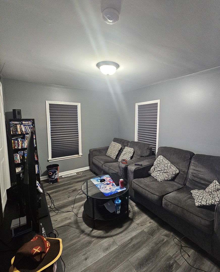 900 Charles Street, Aurora, IL 60506