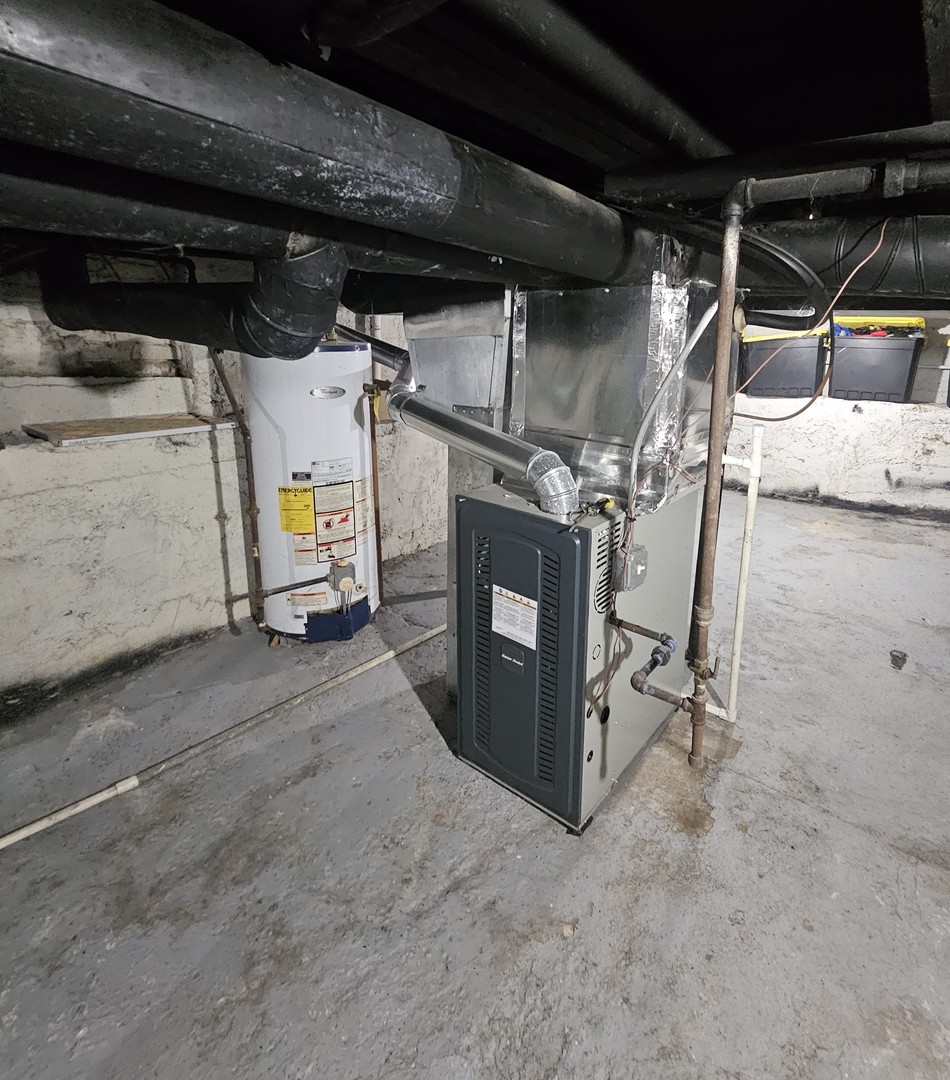 900 Charles Street, Aurora, IL 60506