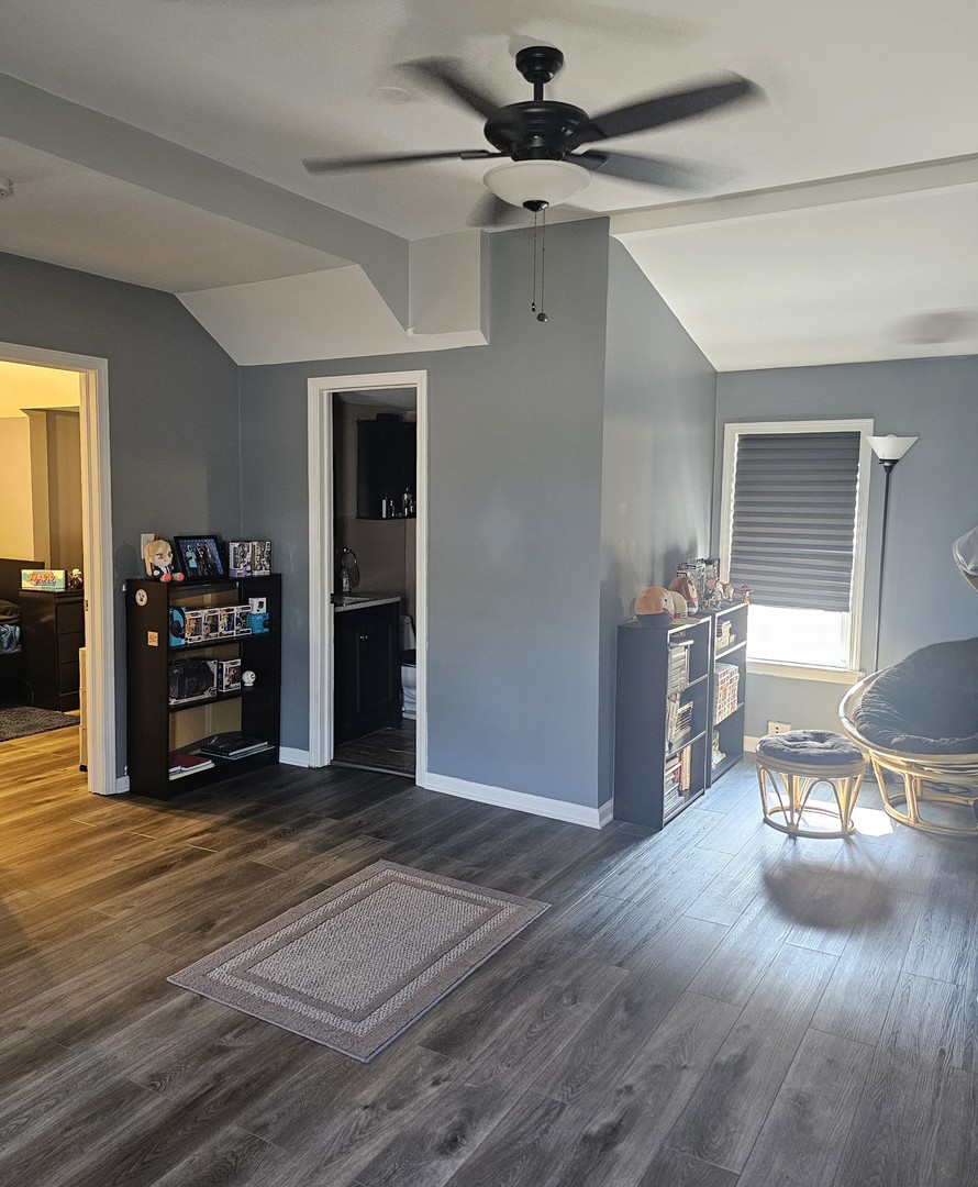 900 Charles Street, Aurora, IL 60506