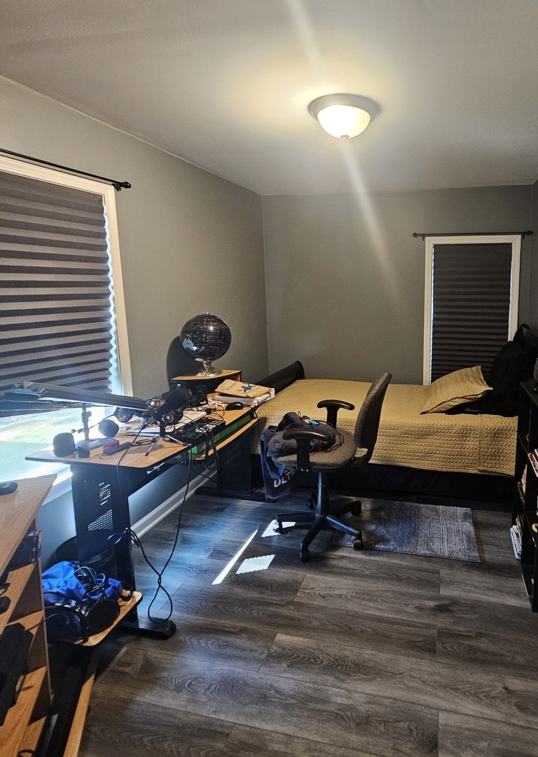 900 Charles Street, Aurora, IL 60506