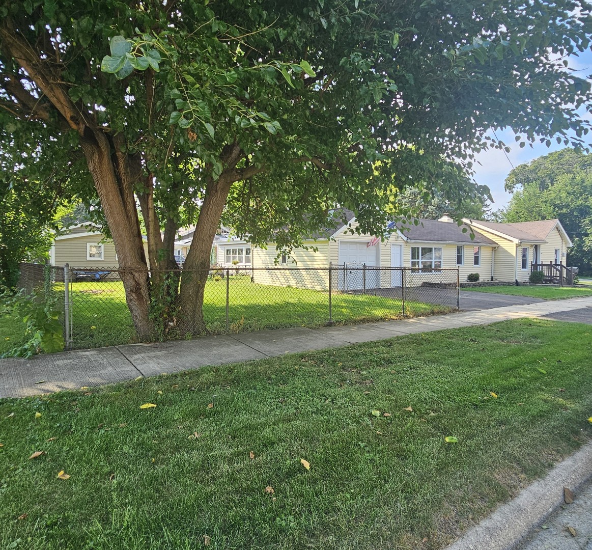 900 Charles Street, Aurora, IL 60506