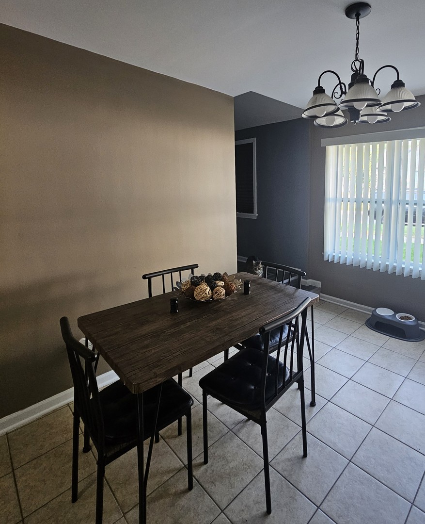 900 Charles Street, Aurora, IL 60506