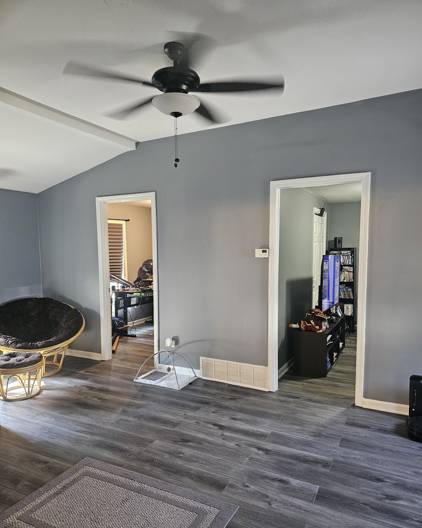 900 Charles Street, Aurora, IL 60506