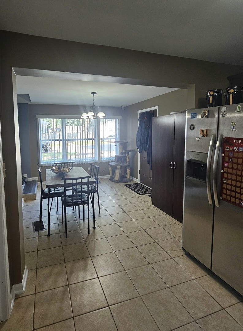 900 Charles Street, Aurora, IL 60506