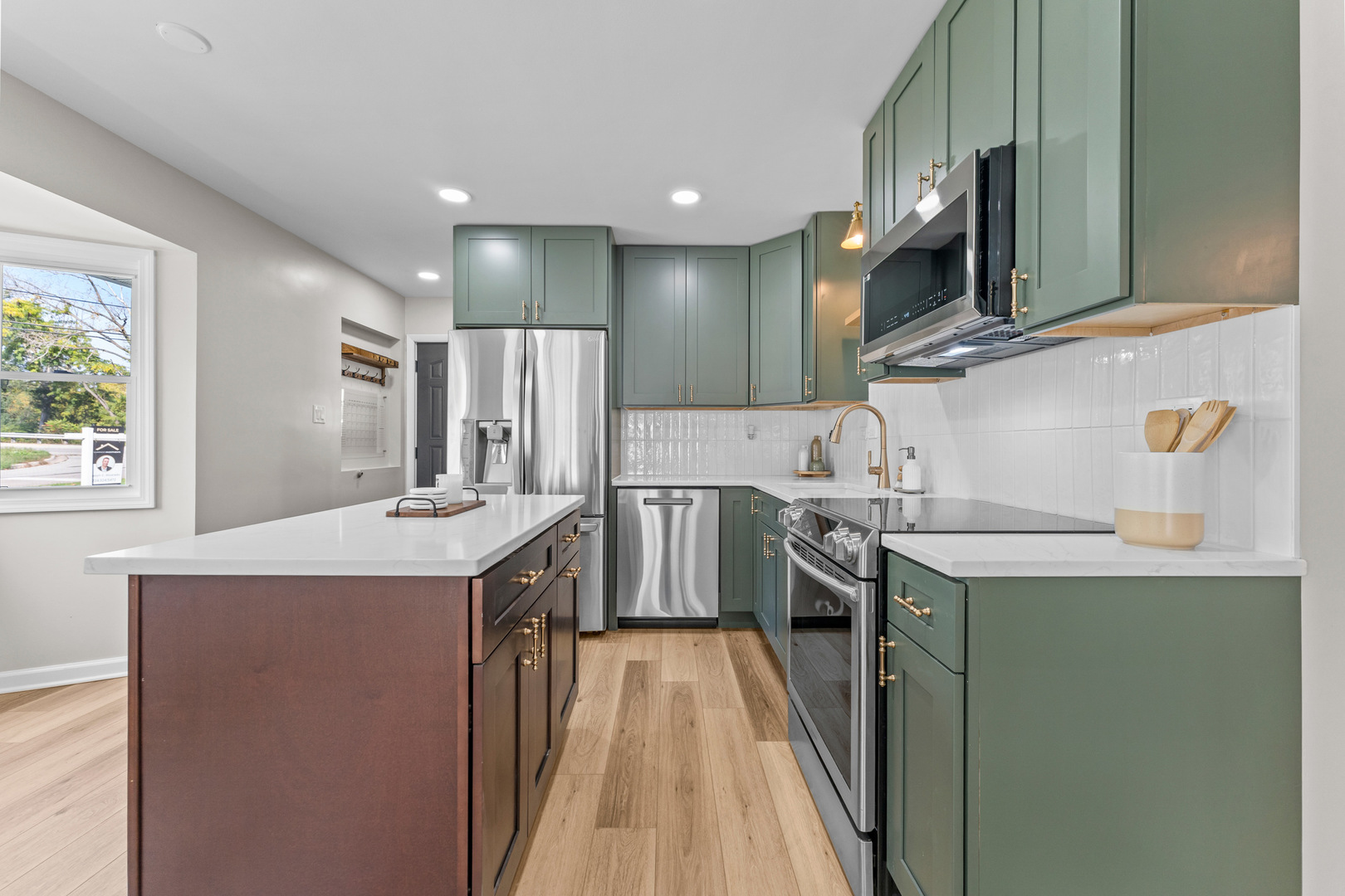 153 Grove Avenue, Glen Ellyn, IL 60137