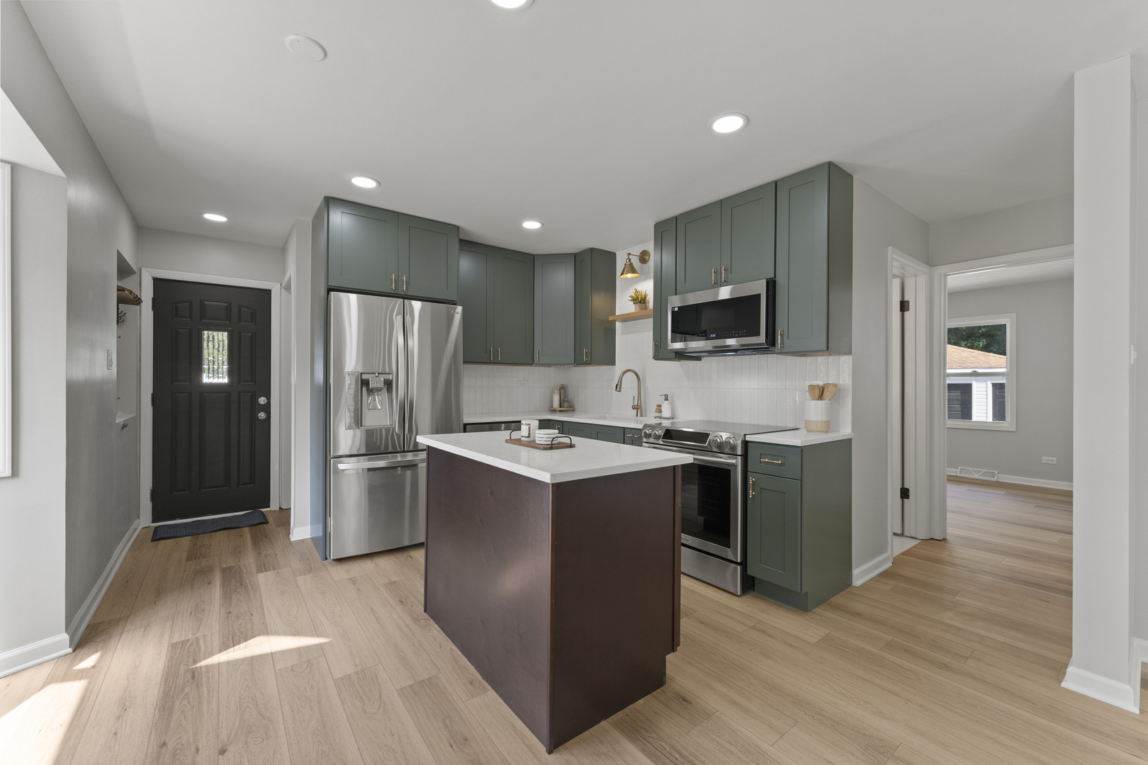 153 Grove Avenue, Glen Ellyn, IL 60137