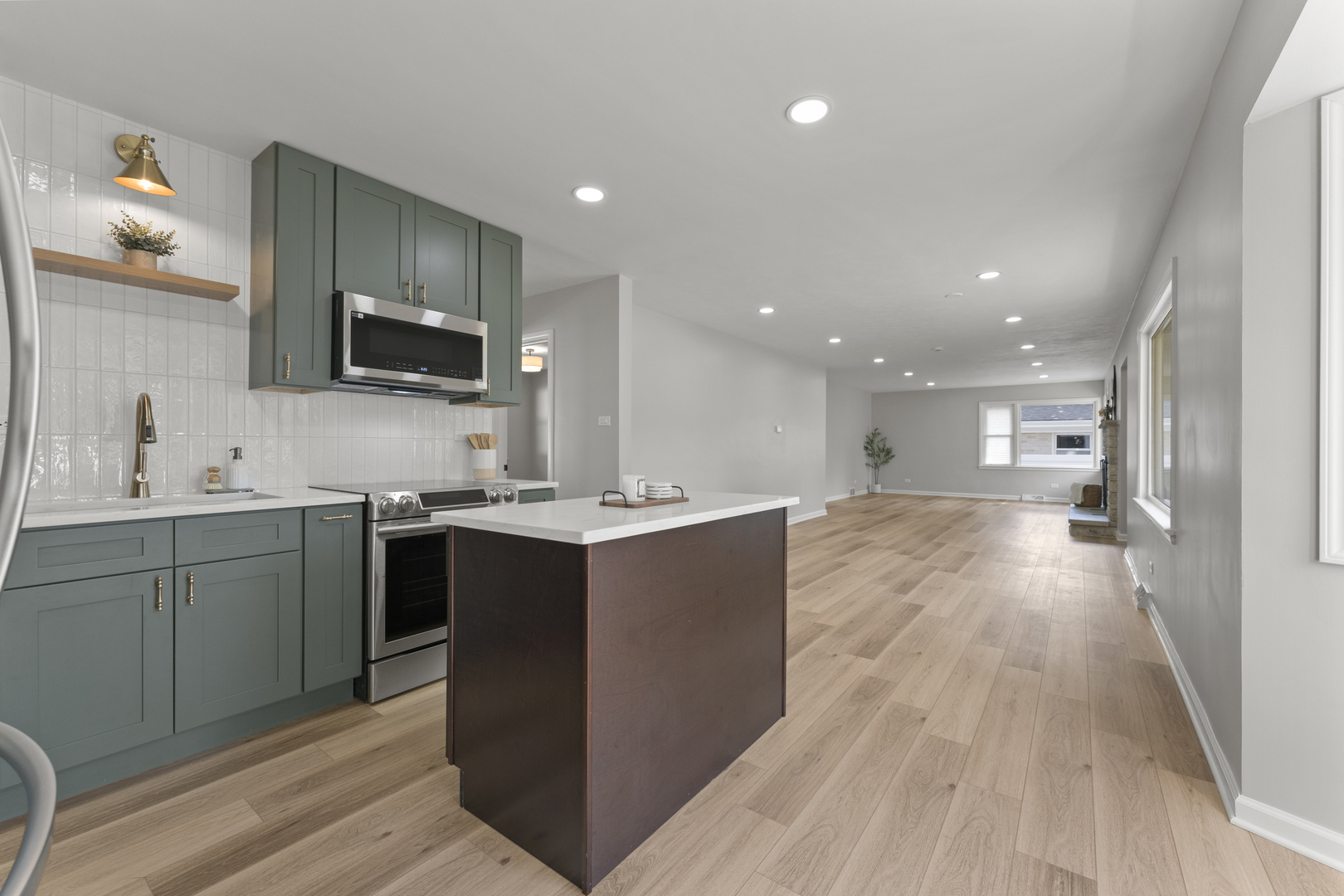 153 Grove Avenue, Glen Ellyn, IL 60137