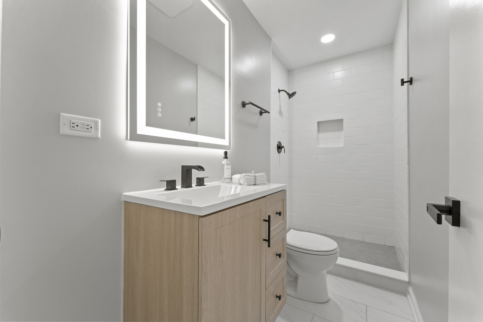 153 Grove Avenue, Glen Ellyn, IL 60137