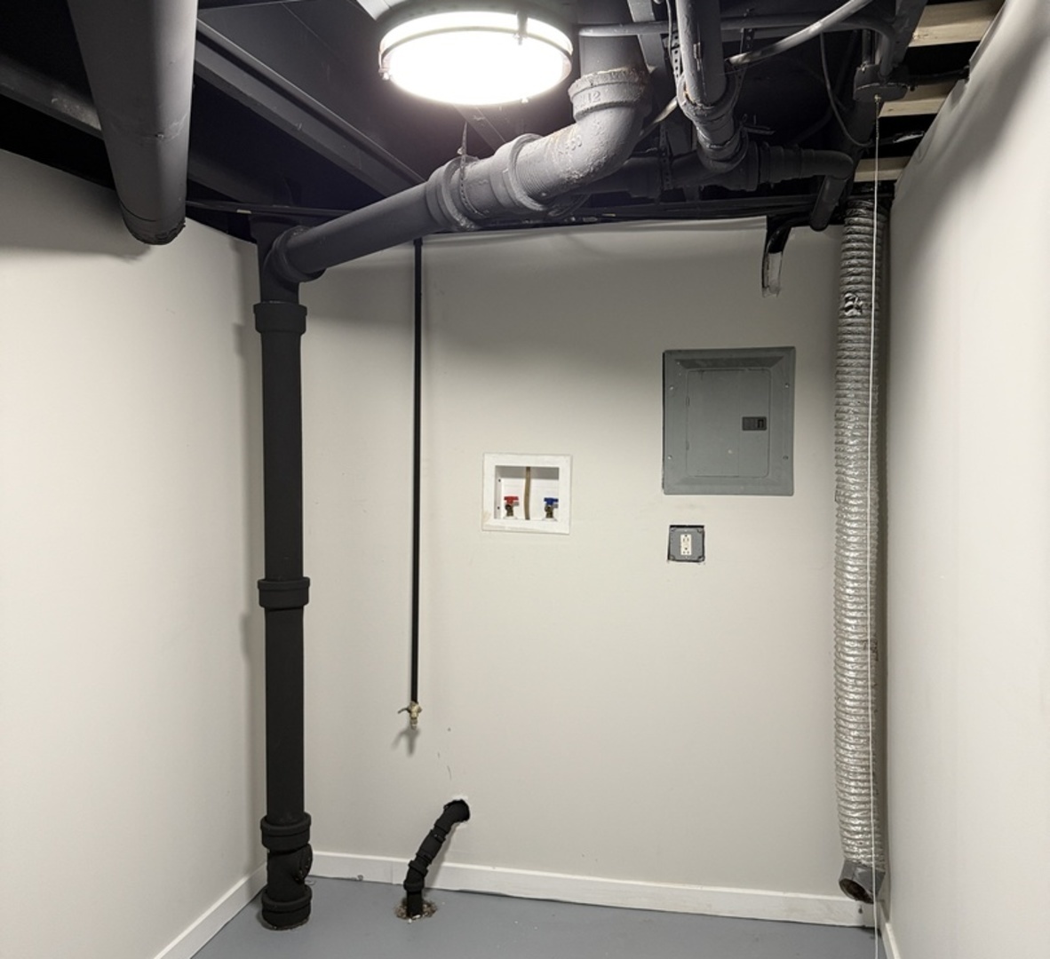 685 OLD INDIAN TRAIL Road, Aurora, IL 60506