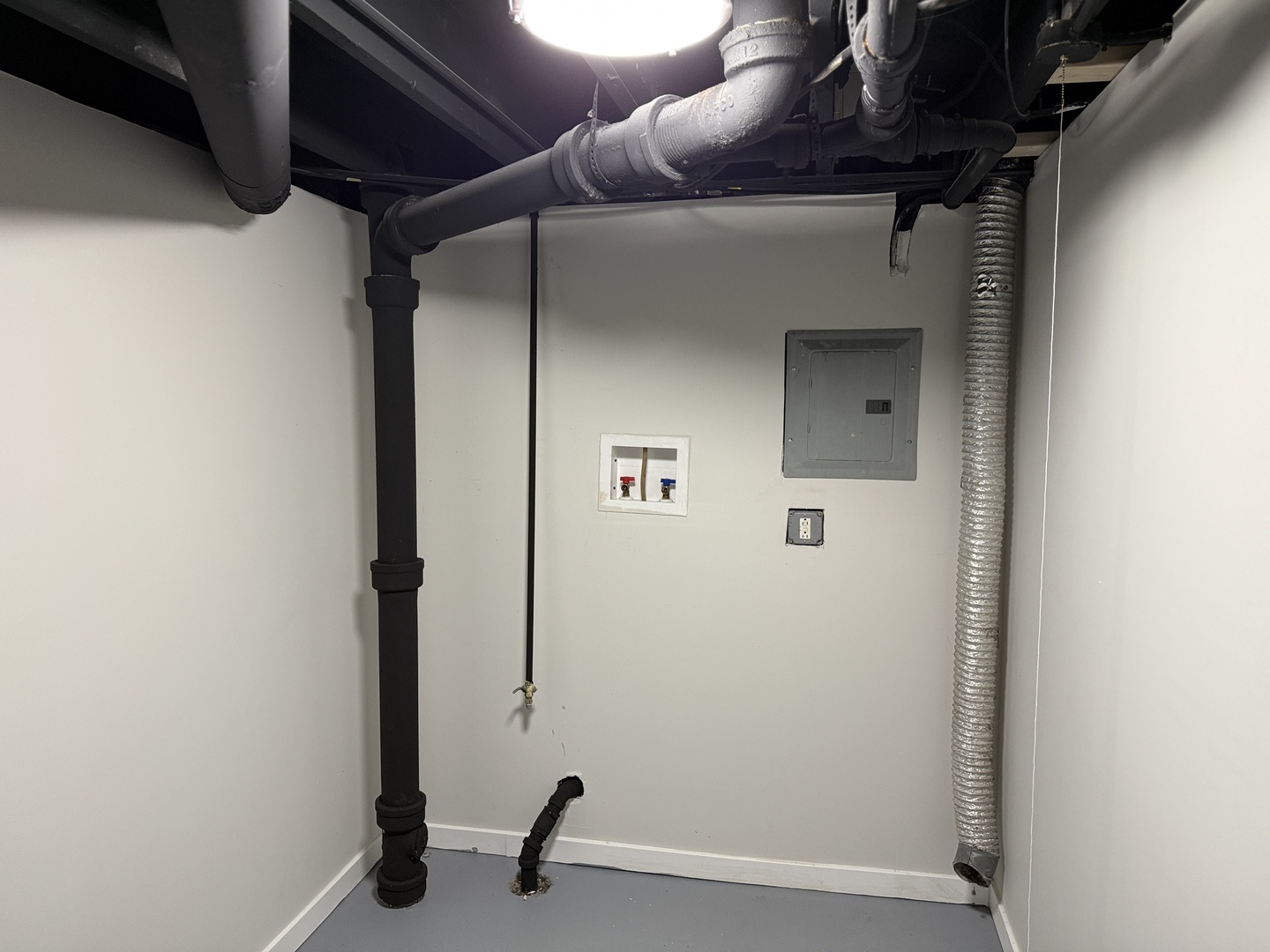 685 OLD INDIAN TRAIL Road, Aurora, IL 60506