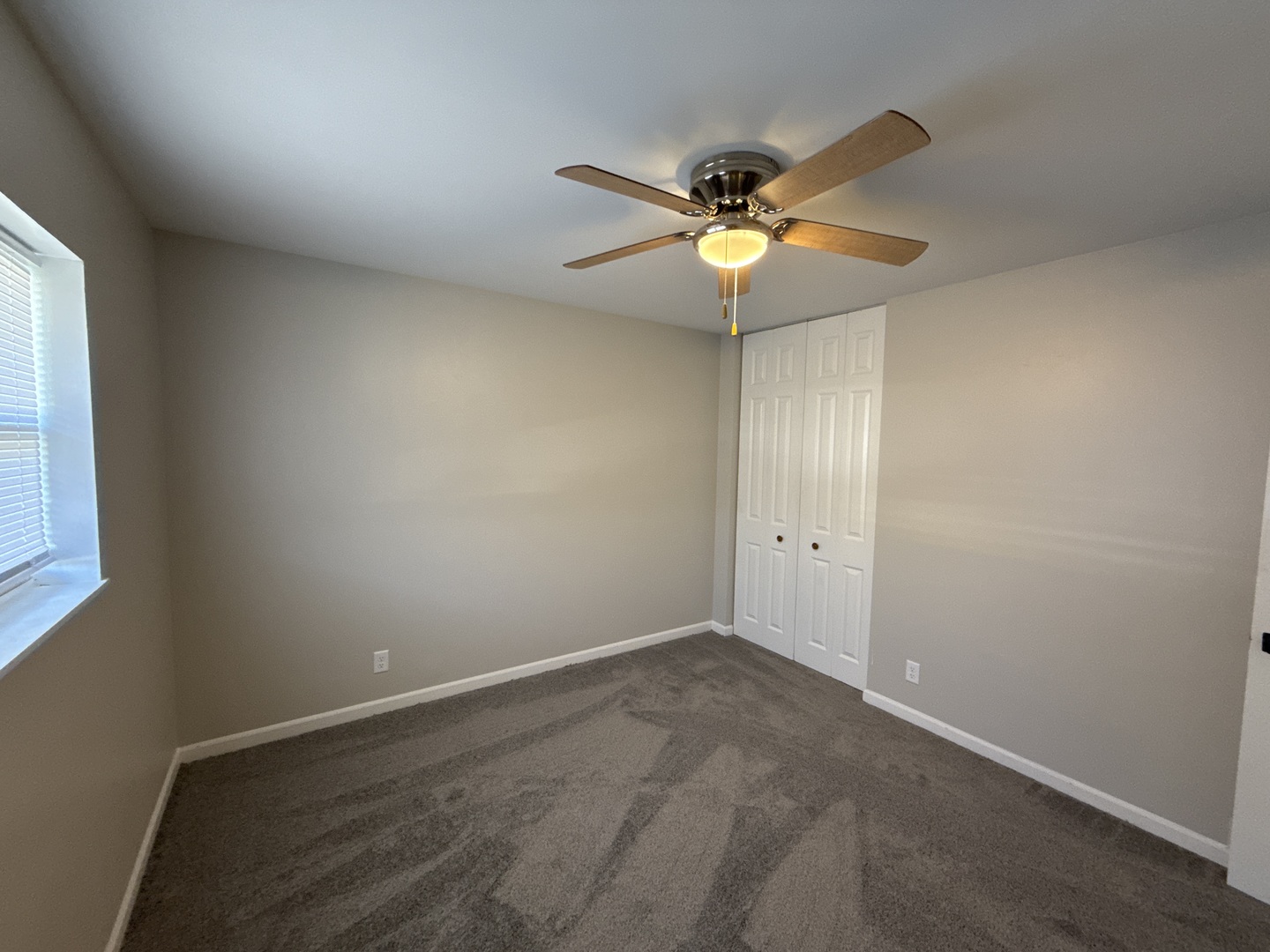 685 OLD INDIAN TRAIL Road, Aurora, IL 60506