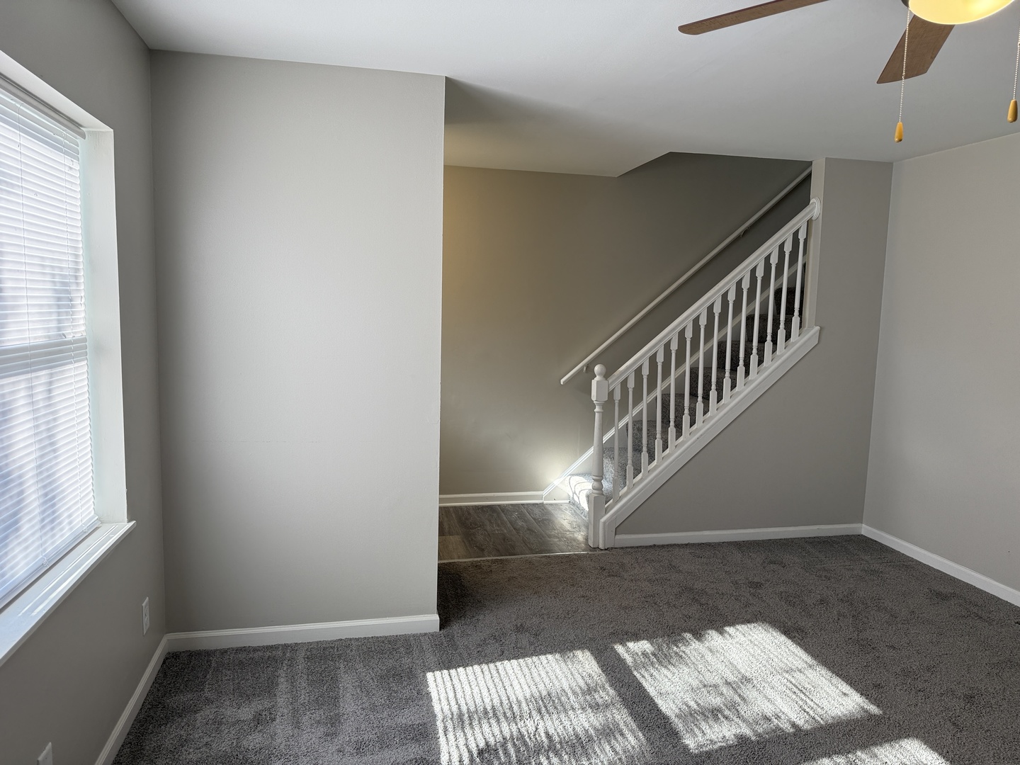 685 OLD INDIAN TRAIL Road, Aurora, IL 60506