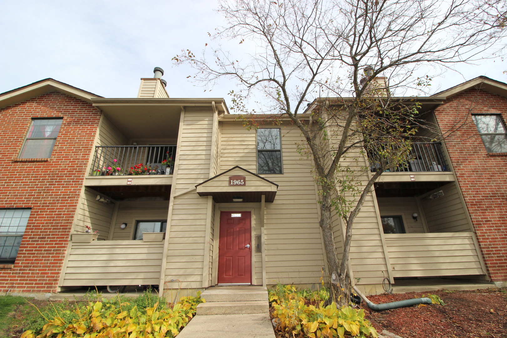 1965 N Hicks Road #107, Palatine, IL 60074