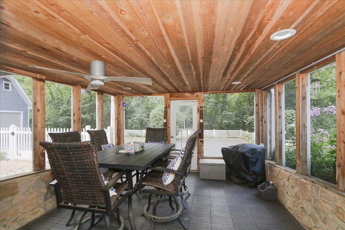 25440 N Wagon Wheel Court, Barrington, IL 60010