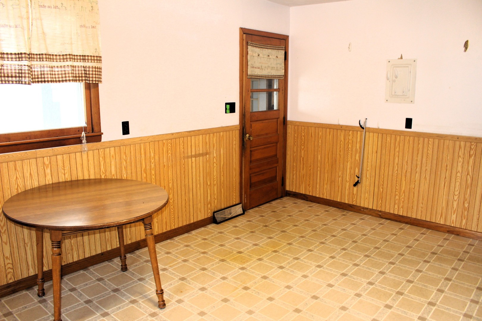 17395 Swisher Hill Road, Dewitt, IL 61735