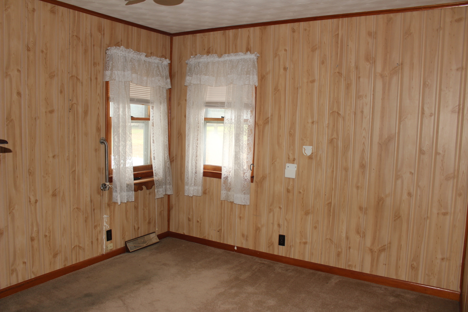 17395 Swisher Hill Road, Dewitt, IL 61735