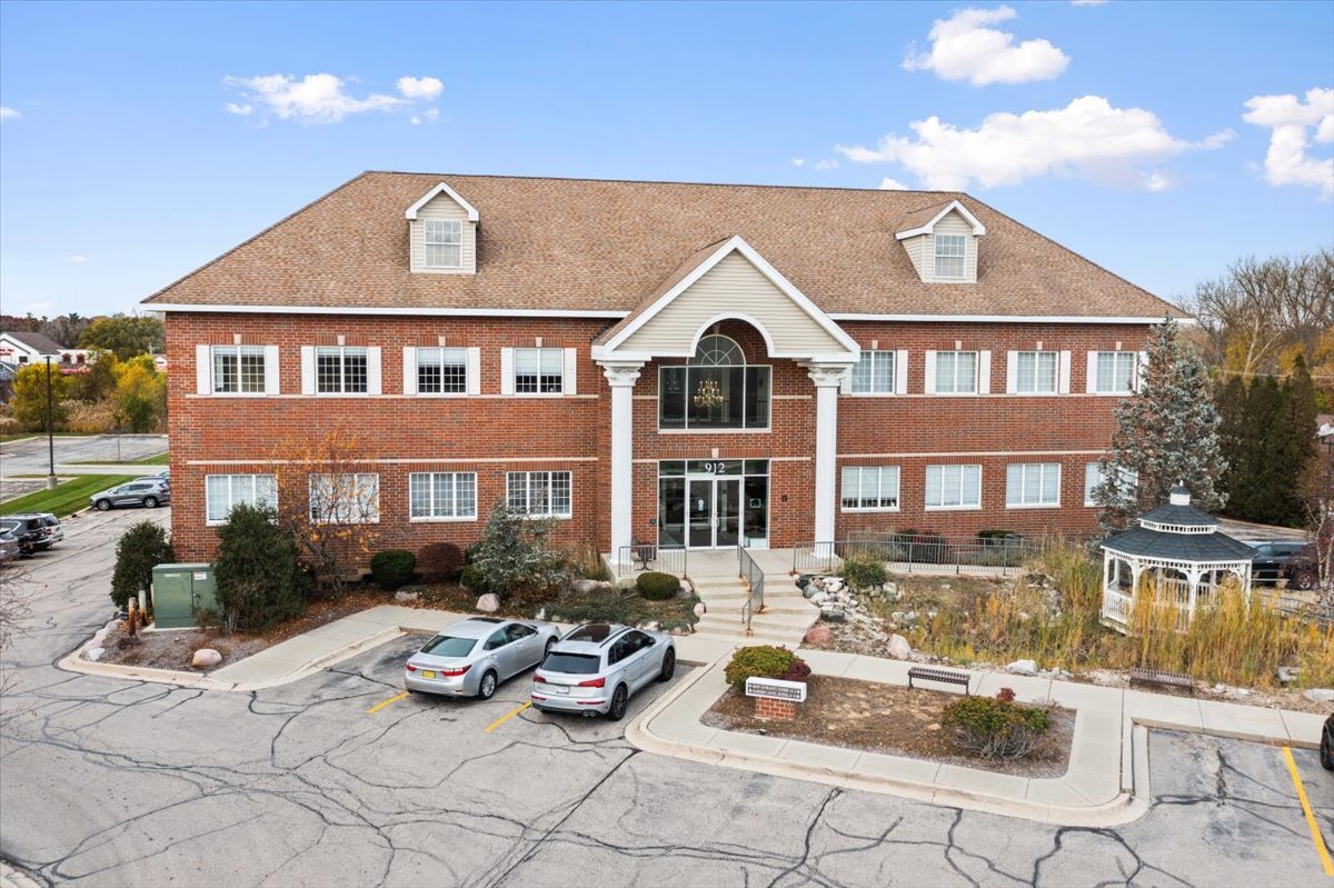 912 Northwest Highway #206, Fox River Grove, IL 60021