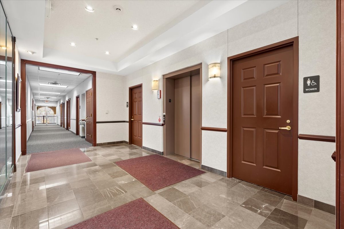 912 Northwest Highway #206, Fox River Grove, IL 60021