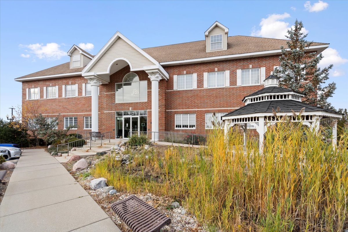 912 Northwest Highway #206, Fox River Grove, IL 60021