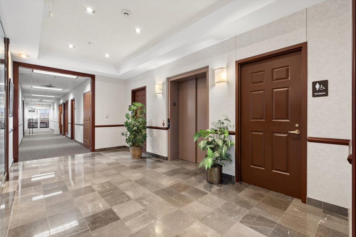 912 Northwest Highway #206, Fox River Grove, IL 60021