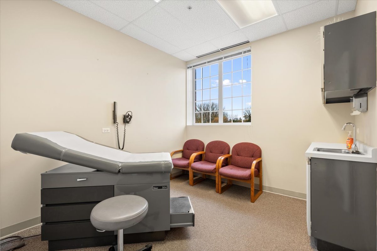 912 Northwest Highway #206, Fox River Grove, IL 60021